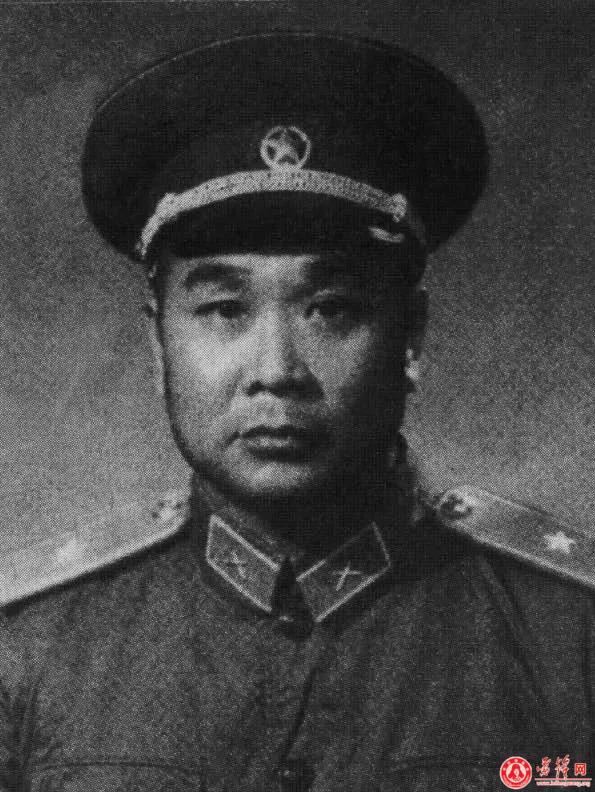 开国将帅林中的杨永松少将云杉树